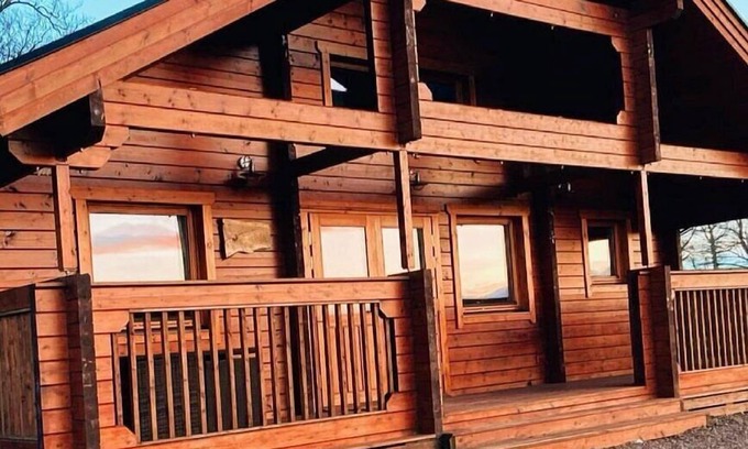 Gorebridge Cabine | A traditional Scandinavian style lodge, with stylish wooden interior decorated with a Scottish theme