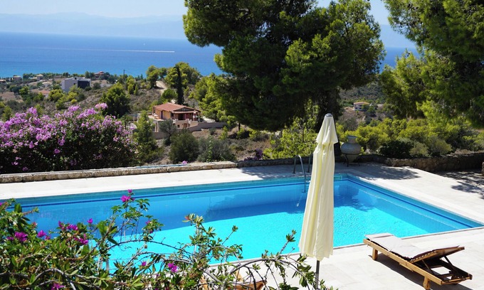 Kilada Villa | Une villa de deux-maison avec vue à couper le souffle pour la détente et le plaisir