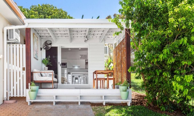 Barlows Hill Maison | A unique guest house, with views to Keppel Islands