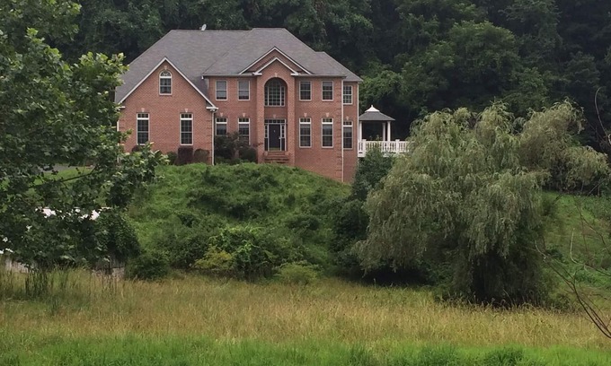 Cockeysville Maison | Une maison unifamiliale unique et privée avec 5 acres d'intimité.