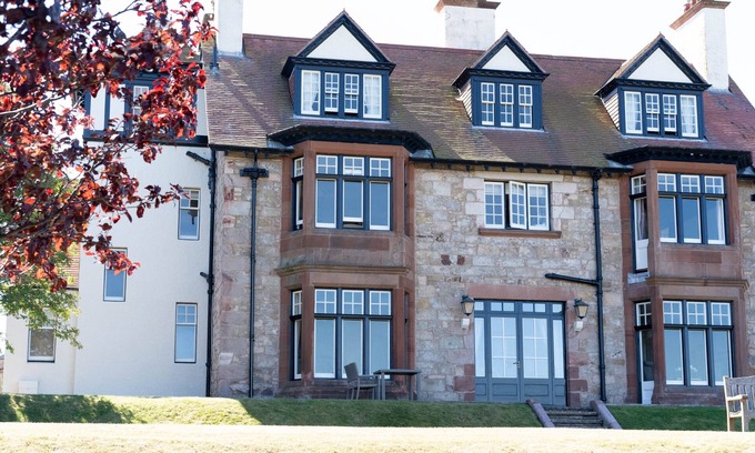 North Berwick Maison | A unique, spectacular detached home in a much sought-after area with unbeatable panoramic sea views.