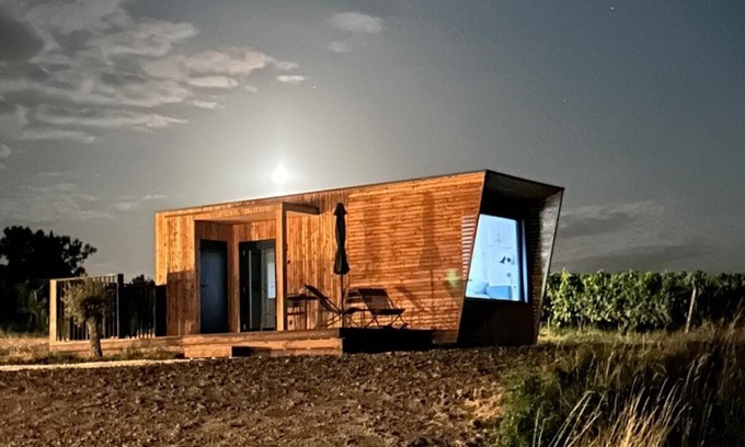 Berson Cabine | A unique & tranquil vineyard cabin nestled amongst the vines