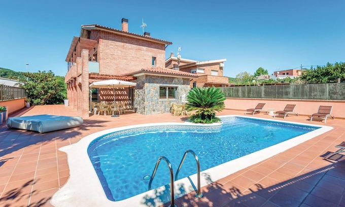 Viladecavalls Maison | Maison de vacances moderne avec piscine