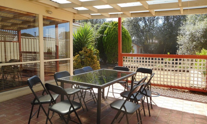 Werribee Maison | A Versatile Holiday Home in between Avalon Airport and Melbourne CBD