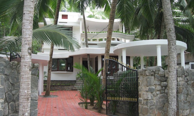 Venganoor Villa | Une maison très très spécial, VILLA LAKEVIEW, (avec piscine) Kovalam
