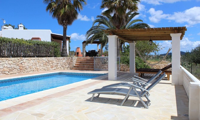 Sant Josep de sa Talaia Villa | Une villa idéale pour les couples et les familles, piscine fermée et WiFi, barbecue et vue panoramique