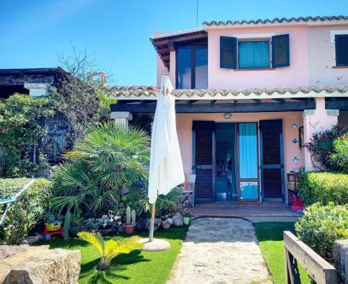 Calasetta Maison | A window on the saline beach