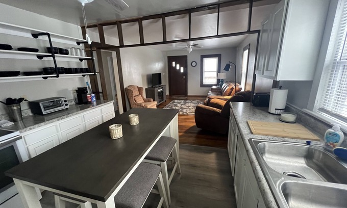 Fayetteville Maison | A+ Wonderful ! Walk or Bike to Downtown Fayetteville Minutes to New River Gorge