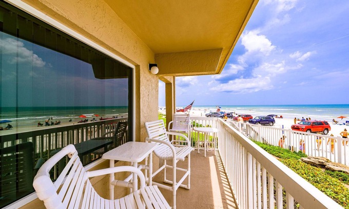 New Smyrna Beach Copropriété | A107 Lieu! 2 / 2condo! Fabuleux condo en bord de mer juste à côté de Flagler Ave!