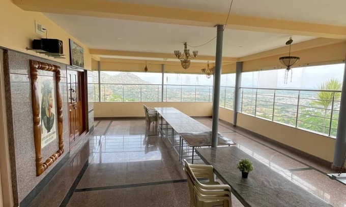 Kolar Maison | A2- Hill View Stay Kolar