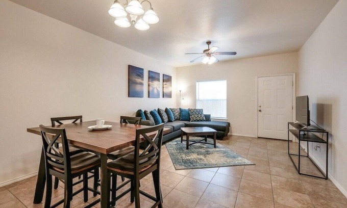 Medical Center District Copropriété | AA2 10% OFF 2BR Apt Fast WiFi 4-mins to Medical Center Pet-friendly