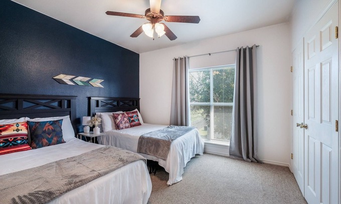 Medical Center District Appartement | AA3 10% OFF! Mins to Methodist & Medical Center