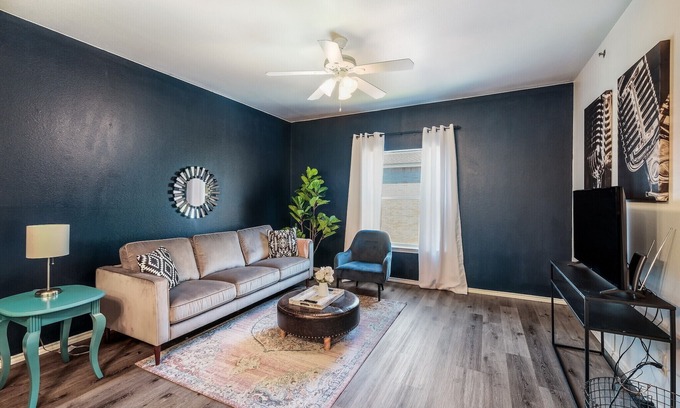 Medical Center District Appartement | AA3 10% OFF Updated 2BR Apt Near Medical Center Fast WiFi With Parking