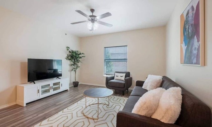 Medical Center District Appartement | AA4 l NEWLY Updated l 4-min to Medical Center l 2BR & 2BA l Monthly rental