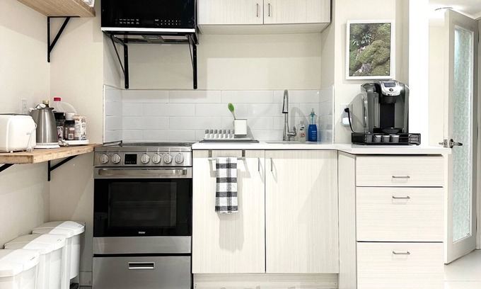 Waterloo Appartement | AAA location. Best location in Waterloo. Private Larger Bedroom A
