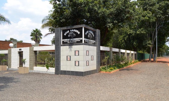Mookgopong Maison | AAA Rose Garden Guesthouse