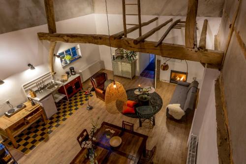 Nuth Appartement | Aan de Holle Weg. Zeer landelijk gelegen verbouwde stal tot woning