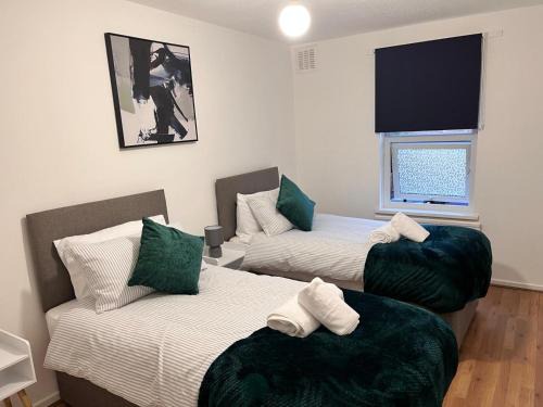 Thamesmead East Appartement | Abbey Wood Serviced Apartment 3BRH Free Wi-Fi Parking Tea and Coffee