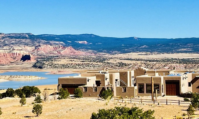 Youngsville Lit Et Petit-Déjeuner | Abiquiu Lake Inn & Breakfast: Soul-stirring experiences meet unrivaled views.