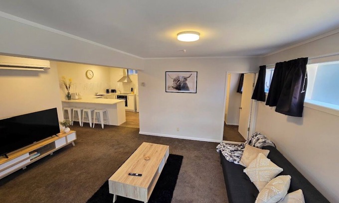 Miramar Appartement | Abode for Two (and a Few Paws!)