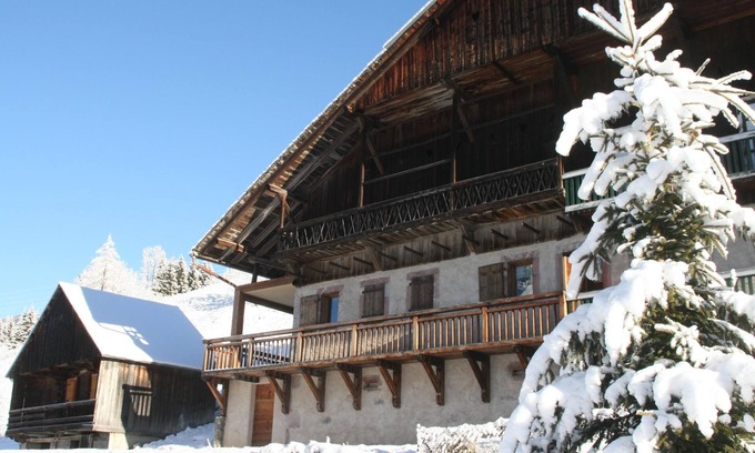 Abondance Chalet De Ski | Très beau chalet traditionnel de charme 3*- Portes du soleil - vue magnifique