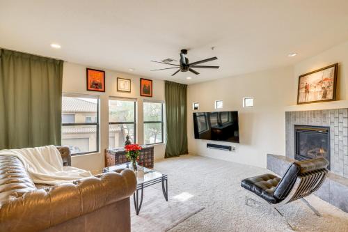 Desert Ridge Appartement | about 1 Mi to Desert Ridge Marketplace Phoenix Condo!