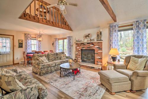 Jim Thorpe Maison | about 1 Mi to Lake Secluded Poconos Home with Decks