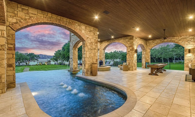 Lower Basin Lake Travis Maison | Free Night* I Above Sunset Point I Waterfront I Pool&Spa I Game Room I Dock