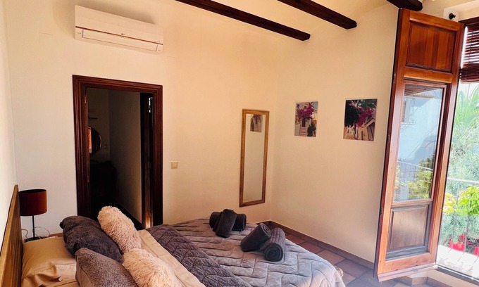 Altea Appartement | Above the Portal Vell, The Heart of the Old Town