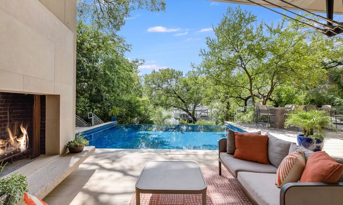 Austin Maison | Above Waterfalls I Premier | Party Dock I Pool I Theater I Luxury I Services