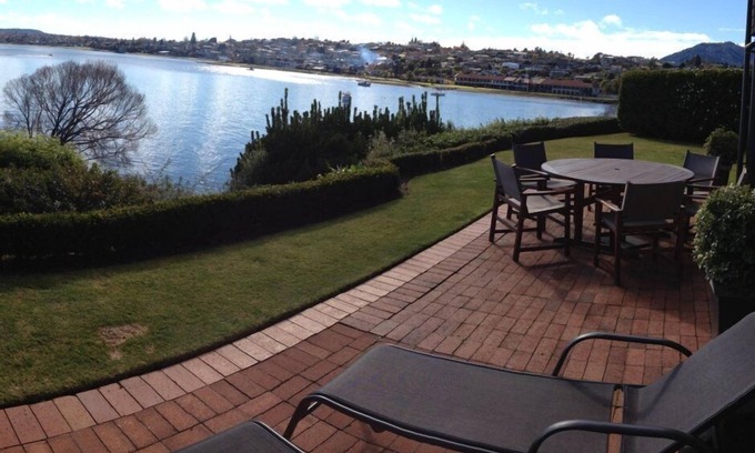 Two Mile Bay Appartement | FRONT DE LAC ABSOLU mais PRIVÉ