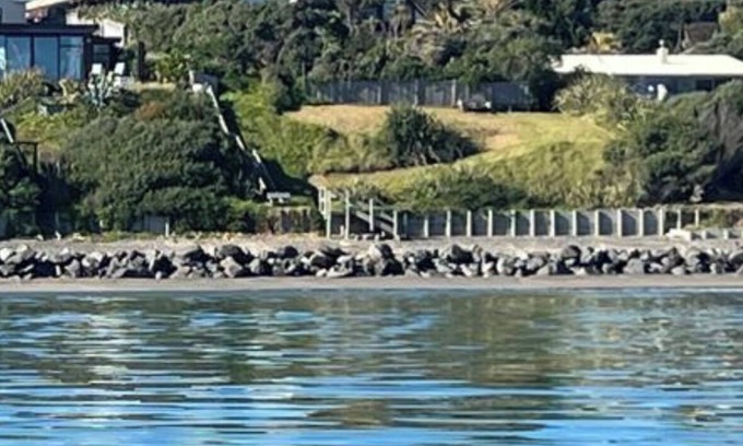Raumati South Maison | Absolute Beach Front Luxury Home