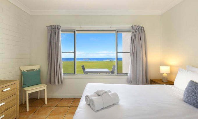 North Creek Appartement | Absolute Beachfront Apartments 2B