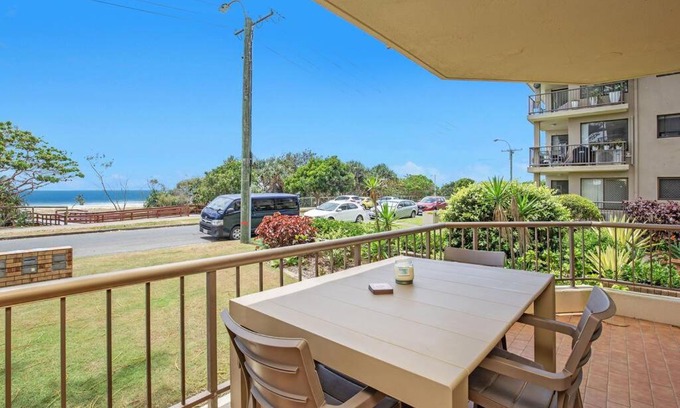 Bilinga Appartement | Absolute beachfront apartment!