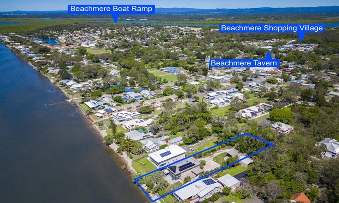Beachmere Maison | Absolute Beachfront Holiday House