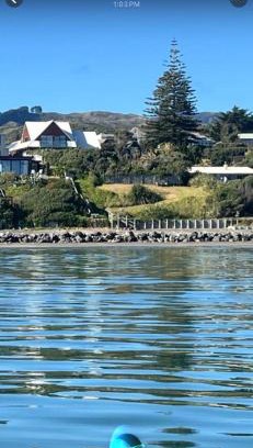 Raumati South Maison | Absolute Beachfront Holiday Home With Private Beach Access To Swim Beach Spectacular Sunsets
