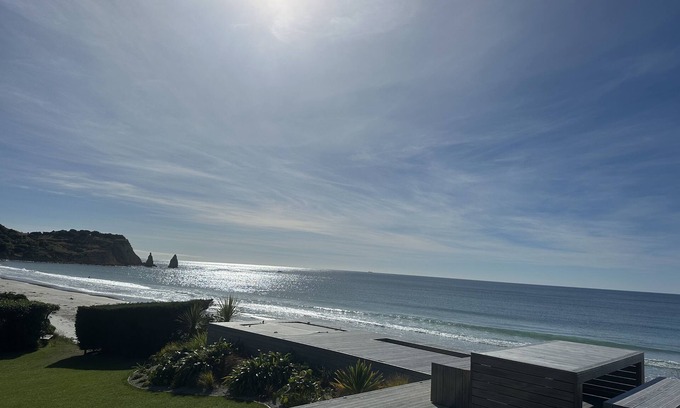 Otago Maison | ABSOLUTE BEACHFRONT LUXURY ACCOMODATION Entire home with Private Beach Access