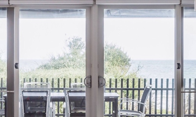 Frankston Maison | Absolute Beachfront property -Gateway to Mornington Peninsula
