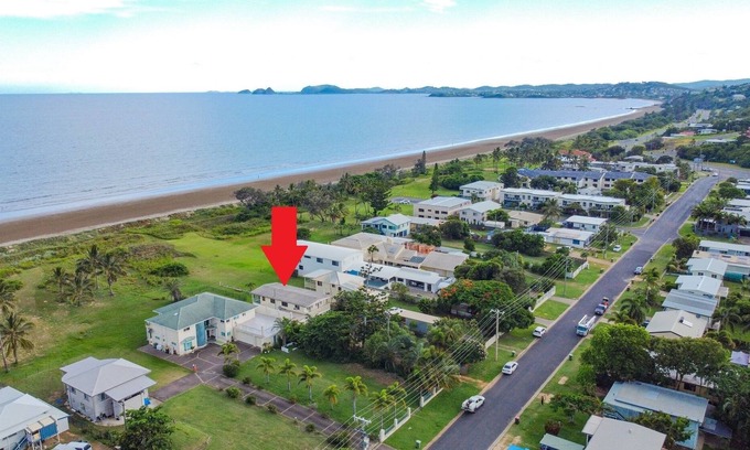 Barlows Hill Maison | ABSOLUTE BEACHFRONT WITH A POOL