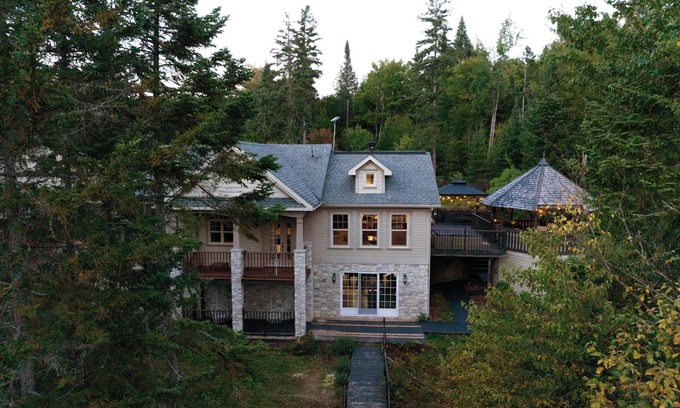 Val-des-Lacs Chalet De Ski | Château Val-des-Lacs | Luxe Absolu au Bord du Lac