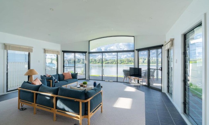 Minnamurra Maison | Absolute waterfront beach house