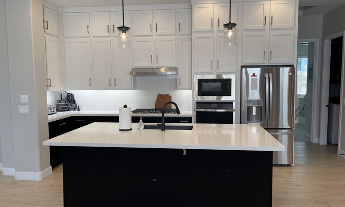 Maricopa County Maison | Absolutely stunning brand new home in Litchfield Park, close to Verrado area!!!