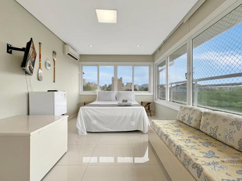 Enseada Maison | AC - Piscina - 1 Suite com banheiro - 200m do mar