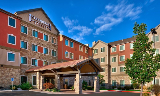 Midvale Copropriété | Access to a Heated Pool & Hot Tub! Free Breakfast Buffet. 1 Bedroom Suite.