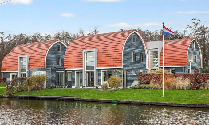 Midlaren Maison | Maison avec piscine privée située au bord de l'eau