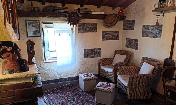 Marliana Appartement | Accogliente casa in pietra in borgo medievale