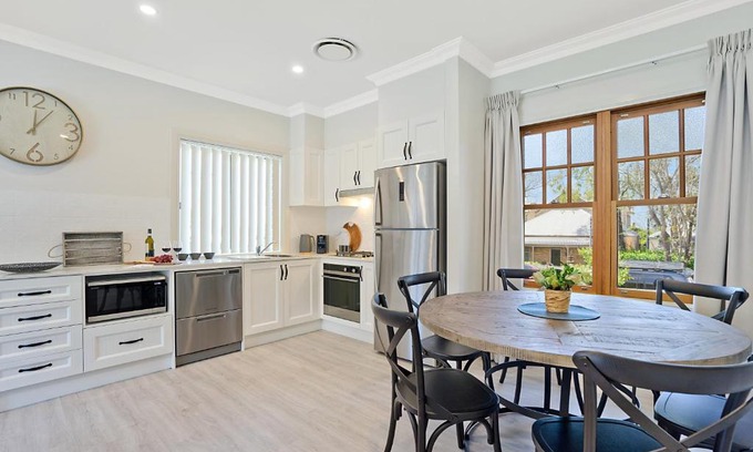 Maitland Maison | Accommodation Hunter - Adams Street Maitland