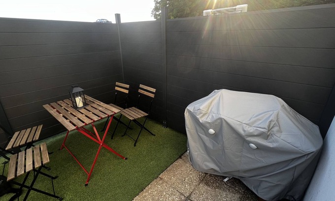 Concarneau Appartement | Accommodation with terrace, 4 people, private parking