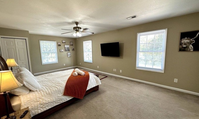 West Meade Appartement | Ace Condo w/ Hot Tub | Only 15 mins to Broadway!