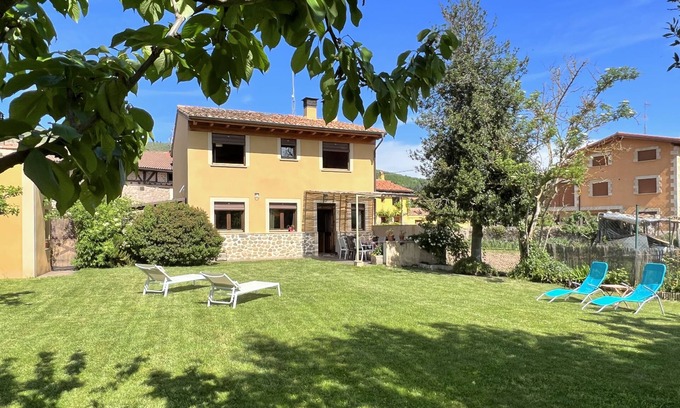 Santurde Chalet De Ski | Casa Rural Acebal, licence touristique LR-CR. 107